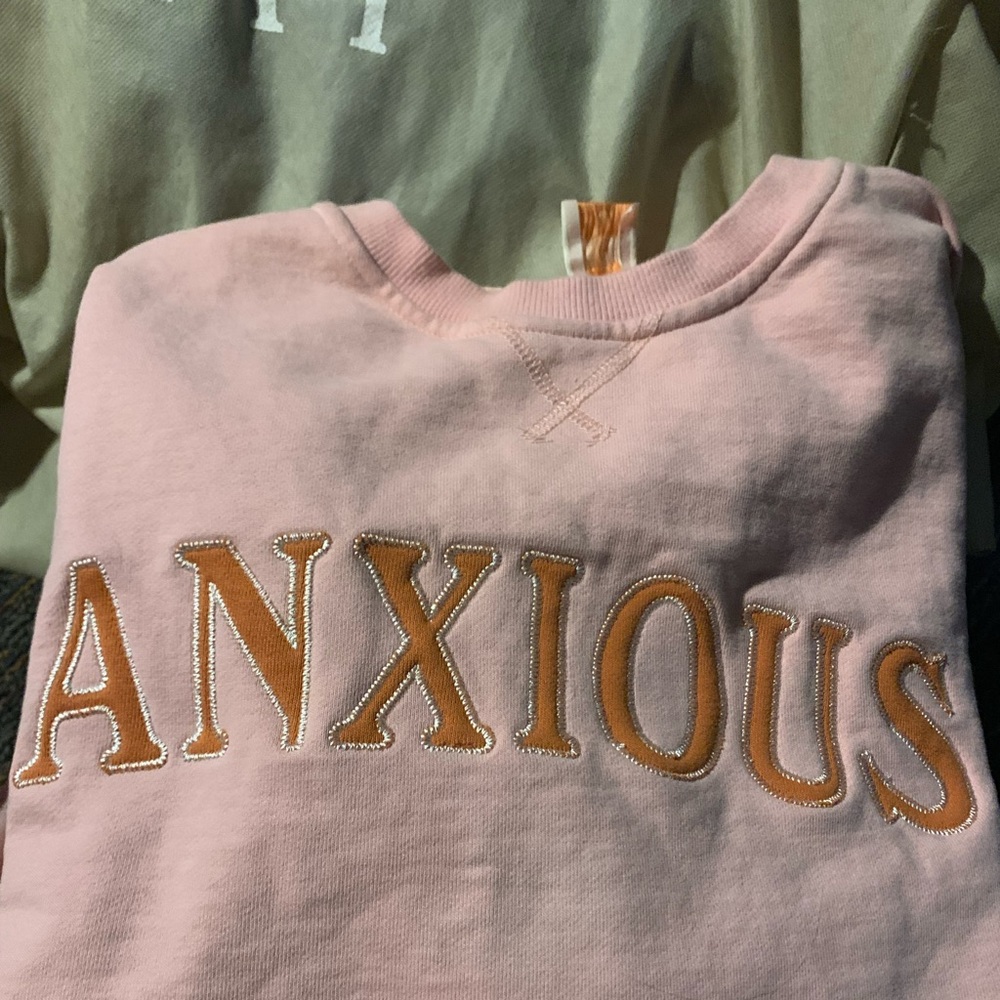Adorable crewneck sweater. Only worn once . Smoke free and pet free house